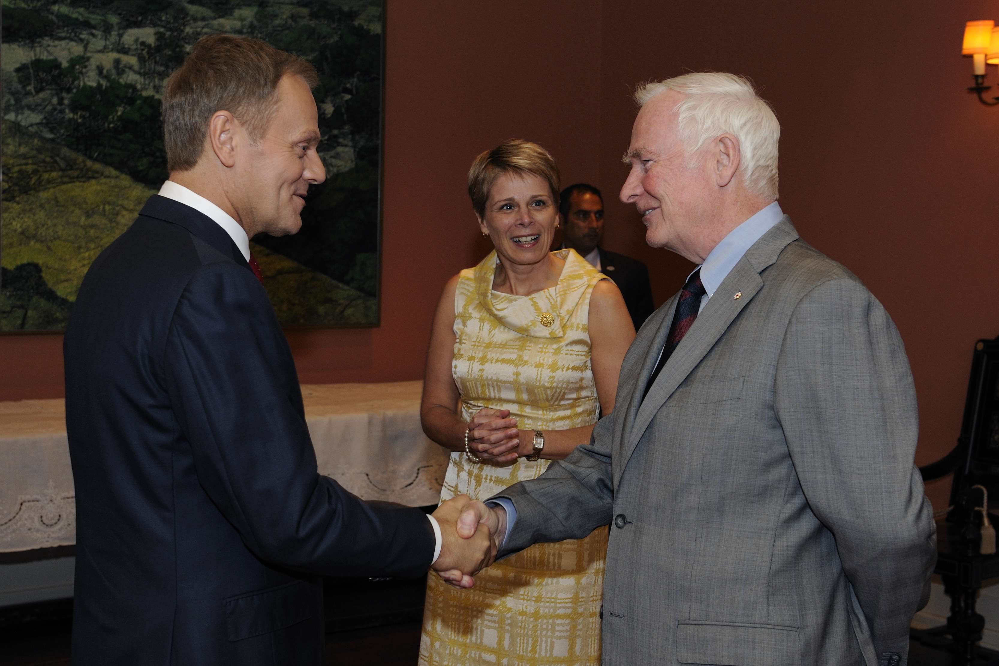 His Excellency the Right Honourable David Johnston, Governor General of Canada, met with His Excellency Donald Tusk, Prime Minister of the Republic of Poland, at Rideau Hall, on May 14, 2012.