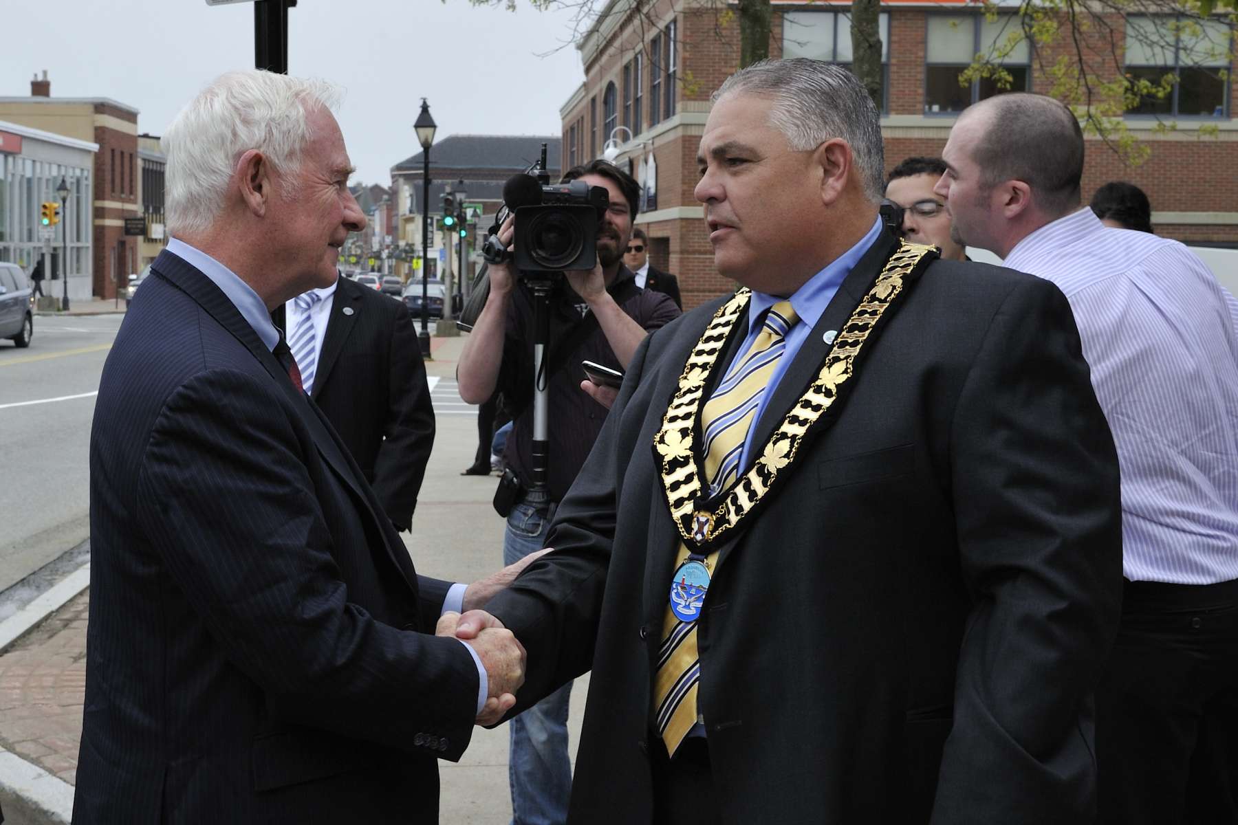 In the afternoon, His Excellency went to Yarmouth to meet with city mayor His Worship Phil Mooney. 