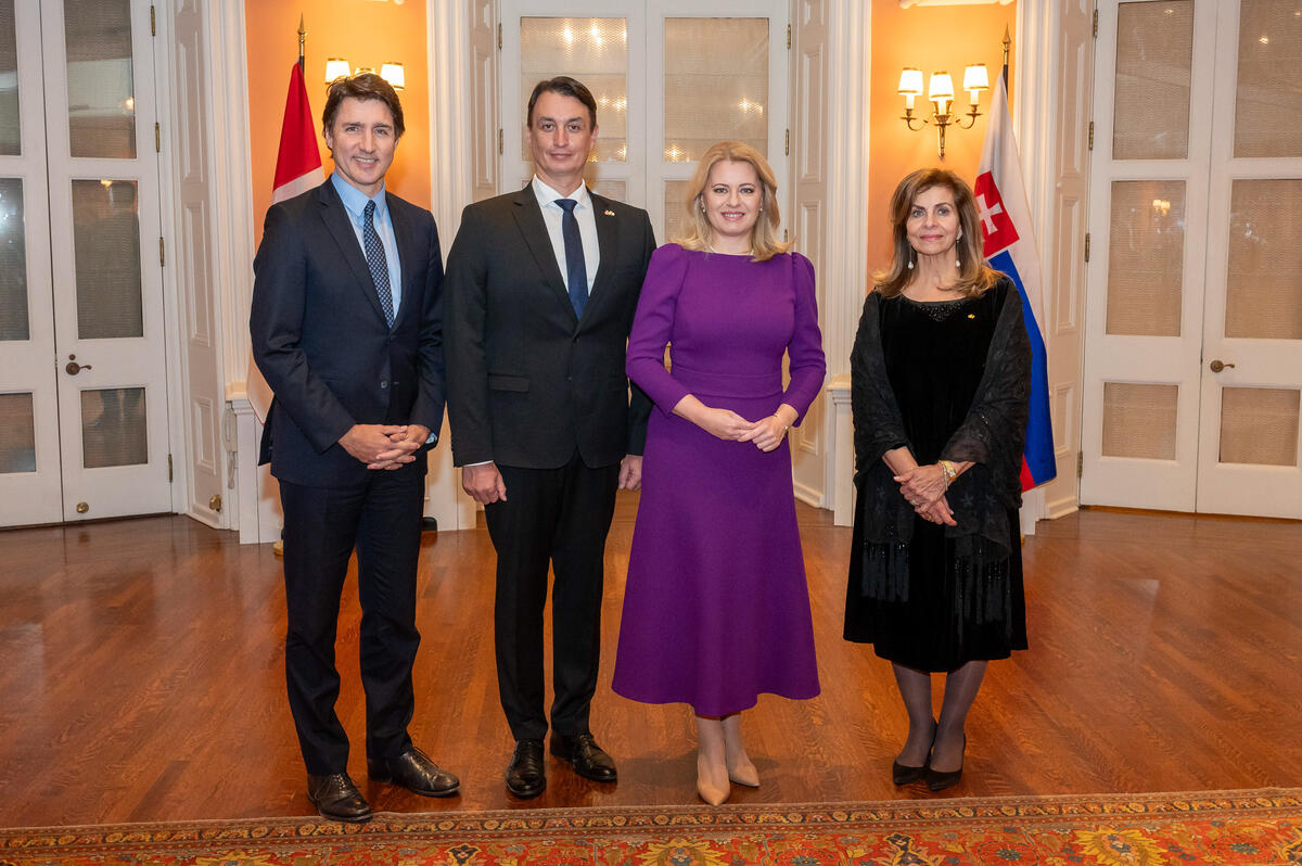 Sur la photo, de gauche à droite : le premier ministre Trudeau, M. Rizman, le président Čaputová et le juge Karakatsanis