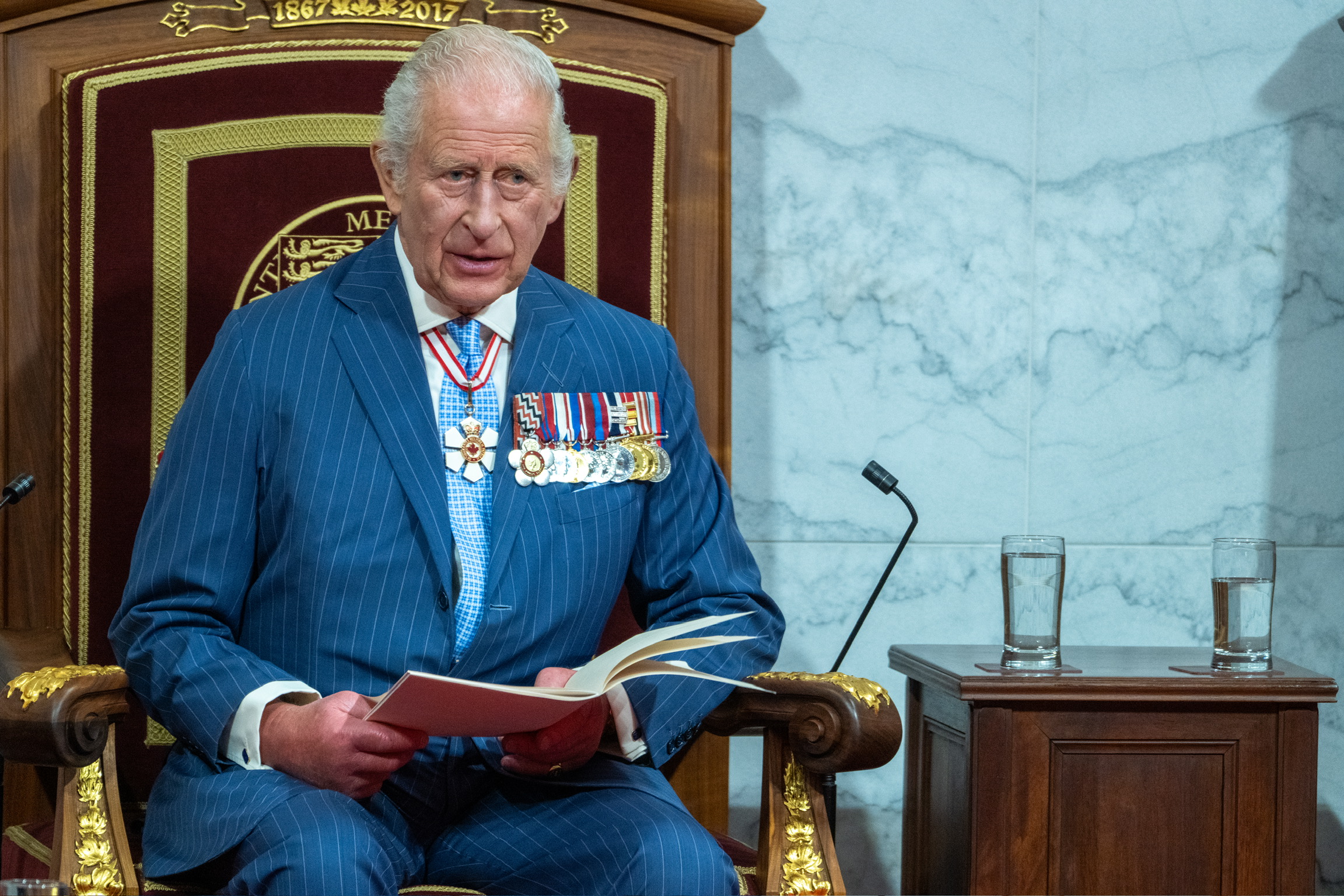 Sa Majesté le roi Charles III prononce le discours du trône.