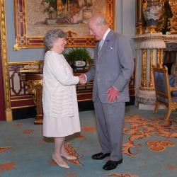 Crédit : Yui Mok © PA Images / Alamy, 2026 Louise Arbour serrant la main de Sa Majesté le roi Charles III.