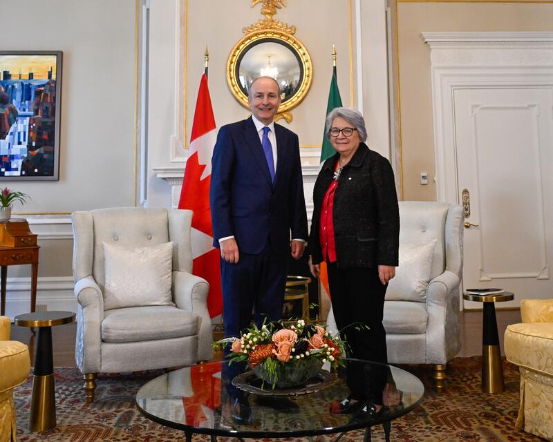La gouverneure générale Mary Simon et Son Excellence Micheál Martin, Taoiseach d'Irlande.