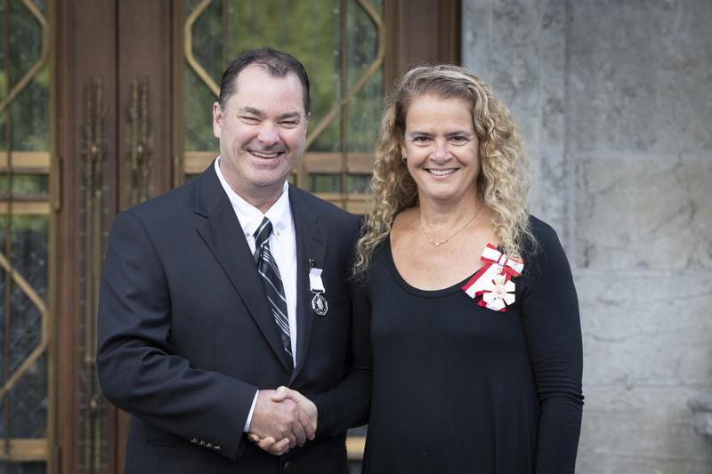 Polar Medal recipient Curtis Brown shaking hands with Her Excellency The Right Honourable Julie Payette, Governor General of Canada