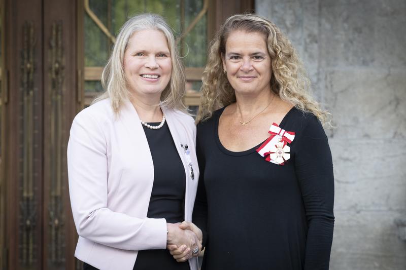Polar Medal recipient Susan Chatwood shaking hands with Her Excellency The Right Honourable Julie Payette, Governor General of Canada