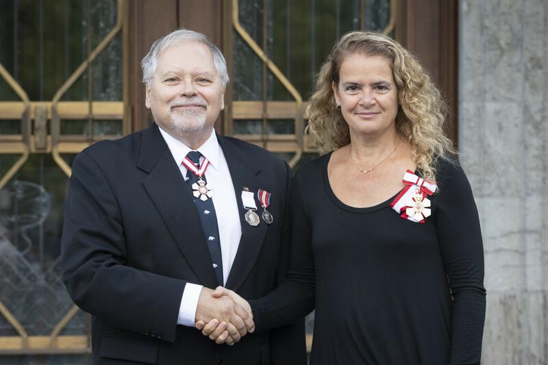 Polar Medal recipient John Smol shaking hands with Her Excellency The Right Honourable Julie Payette, Governor General of Canada