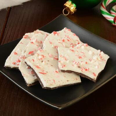 Photo de Écorces à la canne de bonbon sur une assiette