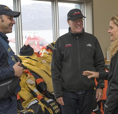 Before leaving Qikiqtarjuaq for the CCGS Amundsen on board a Coast Guard helicopter, Her Excellency met with a Coast Guard Officer and Dr. Louis Fortier, CEO of Amundsen Science and Scientific Director of ArcticNet.