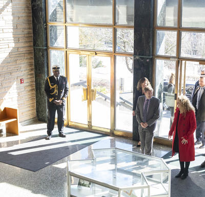 The Governor General and the Mayor of New Westminster enter City Hall. 