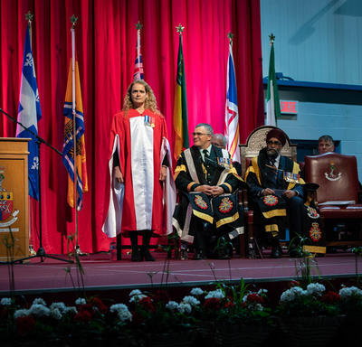The Governor General stands to receive a Doctor of Laws honoris causa. 