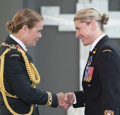 Chief Petty Officer 2nd Class Tanya Lea Leavitt shakes hands with the Governor General.