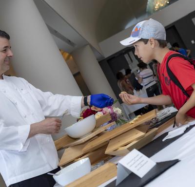 Rideau Hall’s Executive Chef handed a snack to a young boy. 