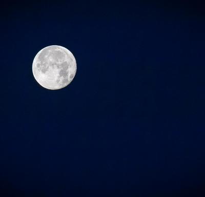 A picture of a full moon taken during the ferry crossing from Prince Edward Island to the Îles-de-la-Madeleine. 