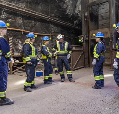 The Governor General speaks with employees from the mine. 