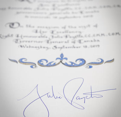 The Governor General’s signature in the Régiment de la Chaudière’s guest book. 