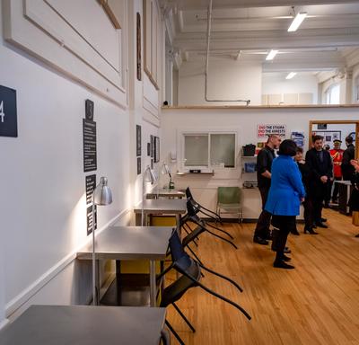 La gouverneure générale visite un site d'injection supervisé à Vancouver.