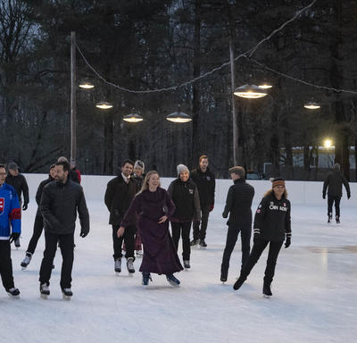The Governor General skates with members of the Diplomatic Corps during the Winter Diplomatic Reception at Rideau Hall.