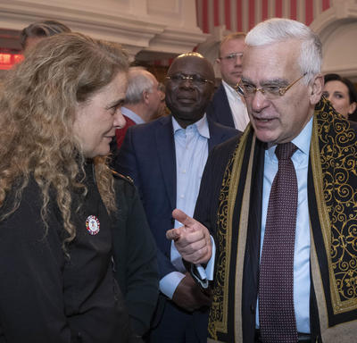 The Governor General speaks with a member of the Diplomatic Corps during the Winter Diplomatic Reception at Rideau Hall.