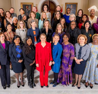 Une photo de groupe avec toutes les femmes qui ont participé à l'événement. 