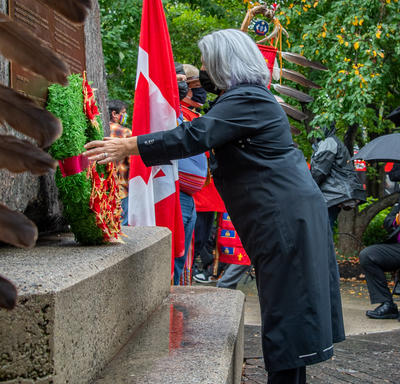 The Governor General lays a wreath at the base of the National Aboriginal Veterans Monument. 