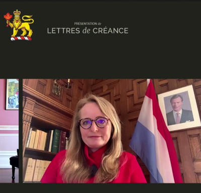 Un écran partagé de la gouverneure générale Mary Simon et Son Excellence Nicole Catherine Marie Bintner,  Ambassadrice du Grand-Duché de Luxembourg.