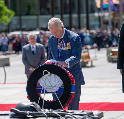His Royal Highness is placing a wreath at the National War Memorial.