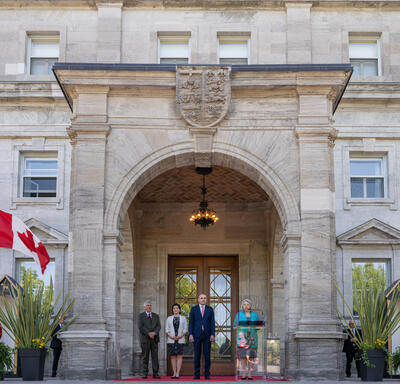 Governor General Marie Simon delivers remarks with Mr. Whit Fraser, Icelandic President Guðni Th. Jóhannesson and Ms. Eliza Reid in front of Rideau Hall.