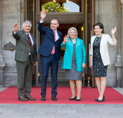 Governor General Marie Simon stands with Mr. Whit Fraser, Icelandic President Guðni Th. Jóhannesson and Ms. Eliza Reid in front of Rideau Hall.