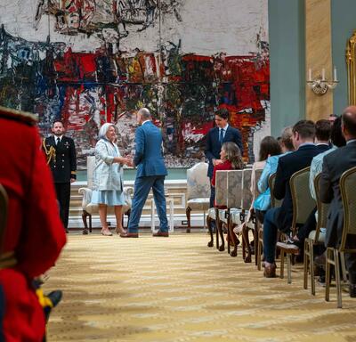Governor General Marie Simon shakes hands with Minister Jean-Yves Duclos