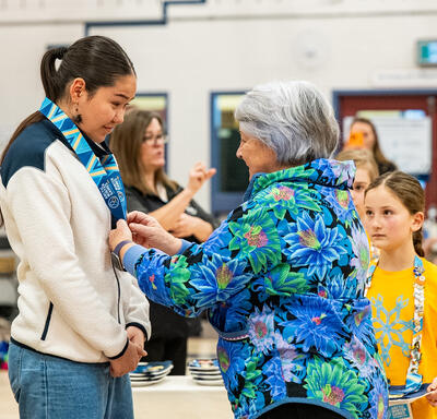 Governor General Mary Simon handing out a medal.