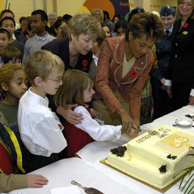 La gouverneure générale assiste aux célébrations du 50e anniversaire de la Queen Elizabeth Public School à Ottawa