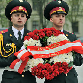 UKRAINE - Cérémonie de dépôt de gerbe à la tombe du soldat inconnu