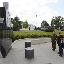 Dévoilement d'oeuvres d'art à la garnison de Petawawa