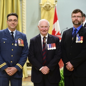 Remise de décorations militaires et de bravoure