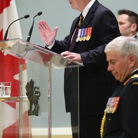 Remise de décorations militaires et de bravoure