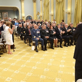 Remise de décorations militaires et de bravoure