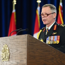 Passation de commandement des Forces armées canadiennes