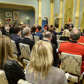 Remise de décorations pour actes de bravoure