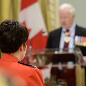 Remise de décorations pour actes de bravoure