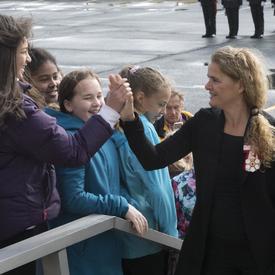 Afterwards, the Governor General met with members of the public who were gathered to watch the welcoming ceremony.