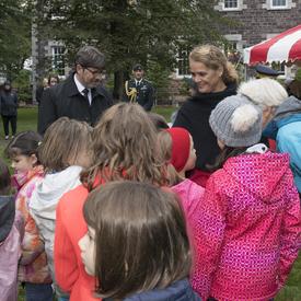 During the concert, Her Excellency met with members of the public. 