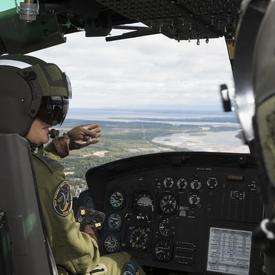 At 5 Wing Goose Bay, Her Excellency took part in a familiarization flight on board a CH-146 Griffon helicopter.