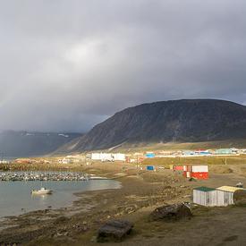 L’Arctique canadien et les communautés du Nord font face à des défis complexes sur plusieurs plans, entre autres en matière sociale, environnementale et au plan de la santé. La visite de la gouverneure générale souligne l’importance des études scientifiqu