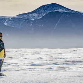 Son Excellence s'est arrêtée pour observer les vues remarquables l'île de glace.