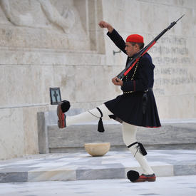 VISITE D'ÉTAT EN RÉPUBLIQUE HELLÉNIQUE - Cérémonie de dépôt de gerbe de fleurs à Athènes