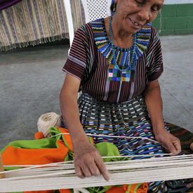 VISITE D'ÉTAT EN RÉPUBLIQUE DU GUATEMALA - Associations de femmes tisserandes de San Juan La Laguna