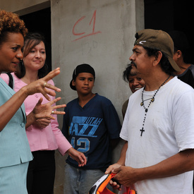 VISITE D'ÉTAT EN RÉPUBLIQUE DU COSTA RICA - Visite du projet de logement de la Fundación Costa Rica-Canadá
