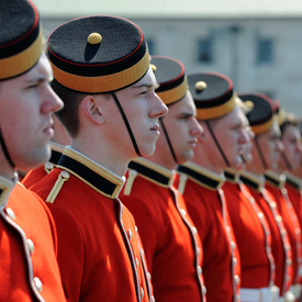 Visite du Collège militaire royal du Canada - Revue de la garde d'honneur