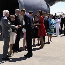 Tournée royale 2011 - Adieux à Leurs Altesses Royales à l'aéroport