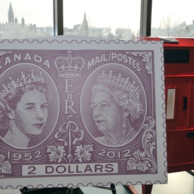 Dévoilement des timbres pour le jubilé du diamant