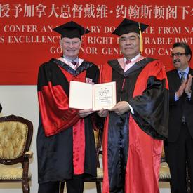 Remise d'un doctorat honoris causa de l’Université de Nanjing